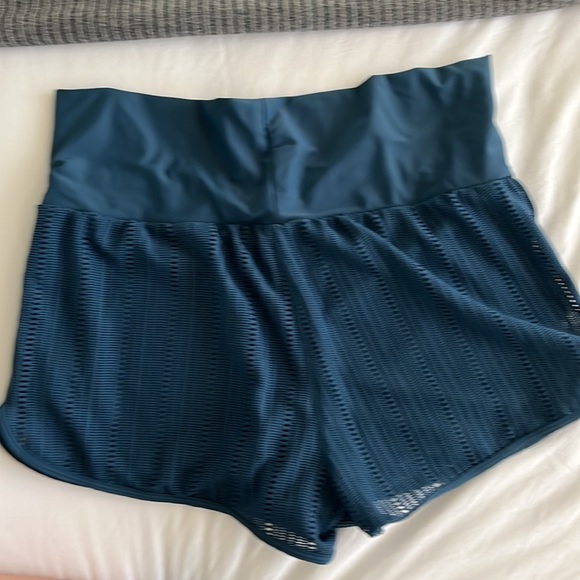 Prana shorts with an underlayer - Picture 2 of 8